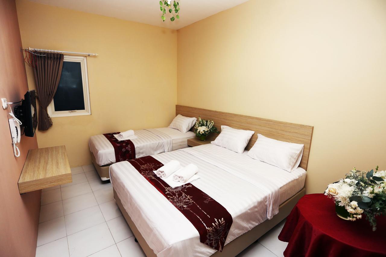 C.Stone Hotel Surabaya Exterior foto