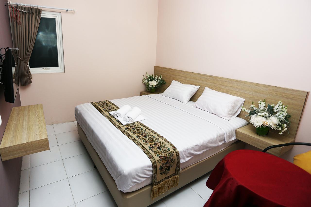 C.Stone Hotel Surabaya Exterior foto