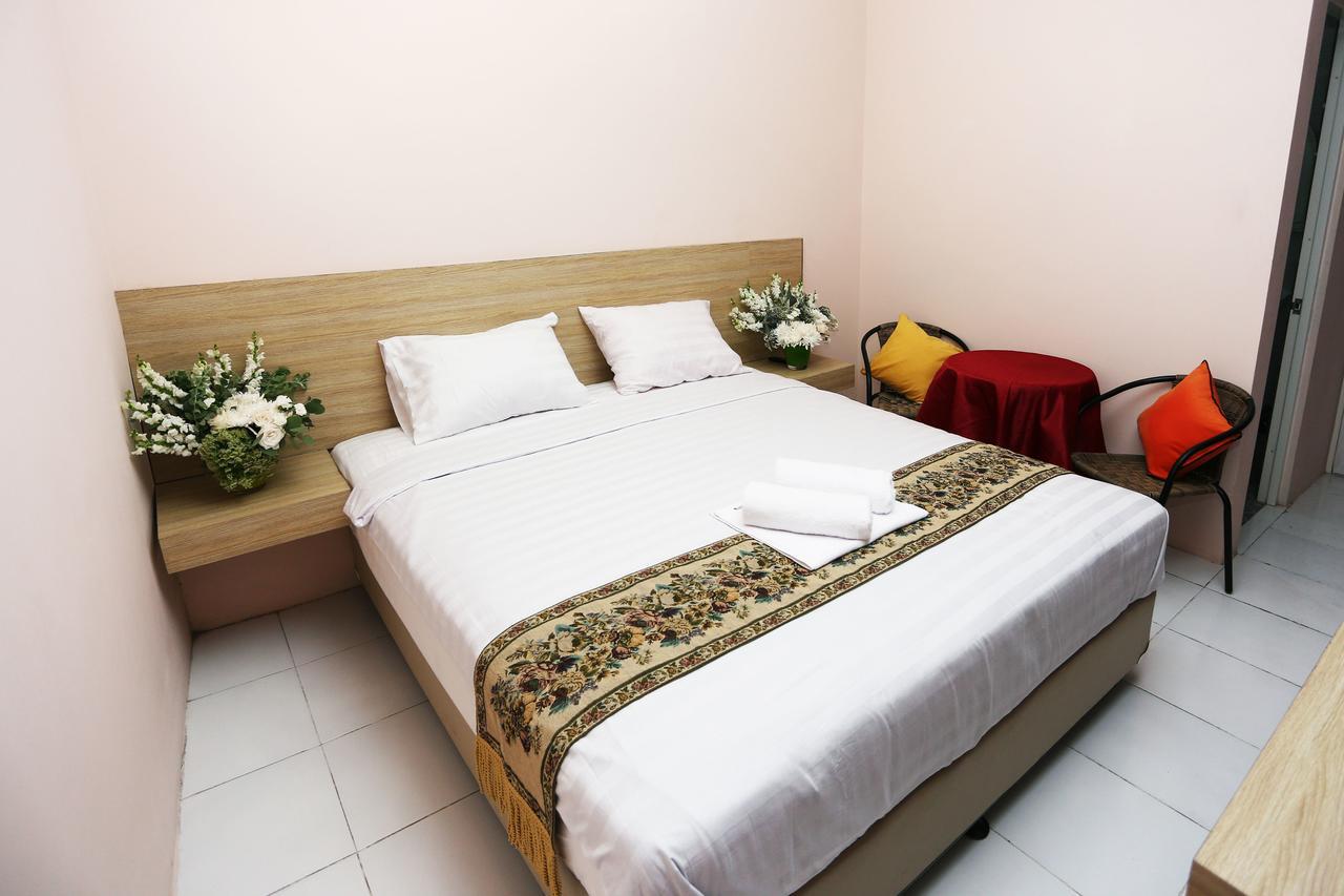 C.Stone Hotel Surabaya Exterior foto