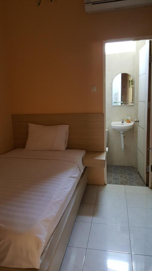 C.Stone Hotel Surabaya Exterior foto